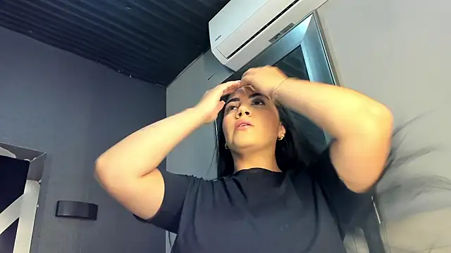 Snapshot of PaulinaDuarte chatting on 05.25.26 PaulinaDuarte online show from 05.25.26