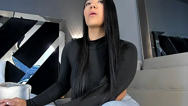 Snapshot of PaulinaDuarte chatting on 05.28.26 PaulinaDuarte online show from 05.28.26
