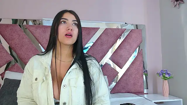Snapshot of PaulinaDuarte chatting on 07.15.26 PaulinaDuarte online show from 07.15.26