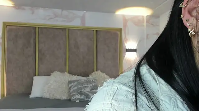 Snapshot of PaulinaDuarte chatting on 08.03.26 PaulinaDuarte online show from 08.03.26