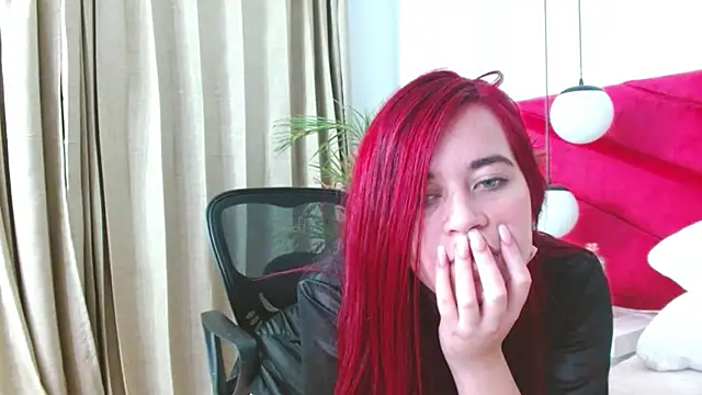 Snapshot of Sophie_ponce chatting on 05.13.26 Sophie ponce online show from 05.13.26