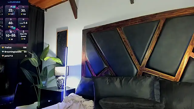 Snapshot of EmiliWilliams chatting on 07.23.26 EmiliWilliams online show from 07.23.26