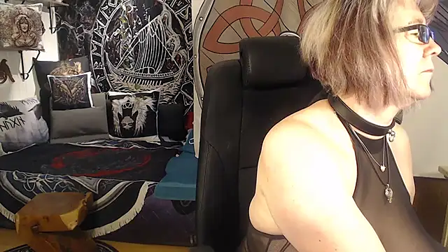 Snapshot of TittenMichelle chatting on 06.14.26 TittenMichelle online show from 06.14.26