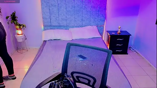 Lana stone  online show from 11.25.25