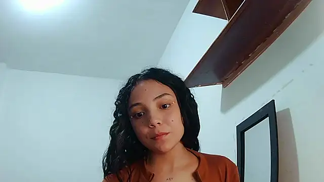 Snapshot of linzeysmith4 chatting on 12.30.24 linzeysmith4 online show from 12.30.24