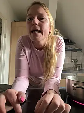 MoniqueLaFee online show from 01.30.25