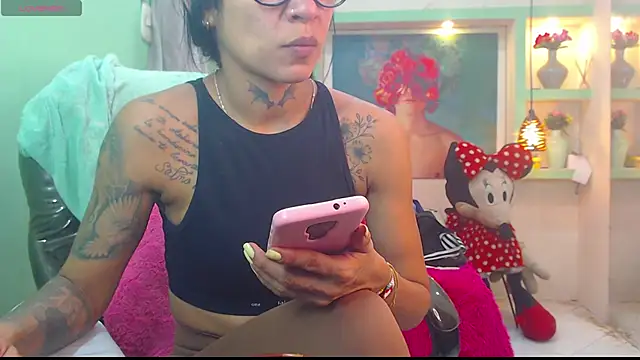Snapshot of lorenapinto chatting on 06.13.26 lorenapinto online show from 06.13.26