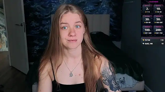Snapshot of candy_maggie chatting on 06.22.26 candy maggie online show from 06.22.26