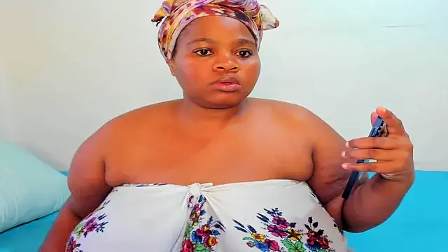ThickLeeyanaX online show from 10.10.25