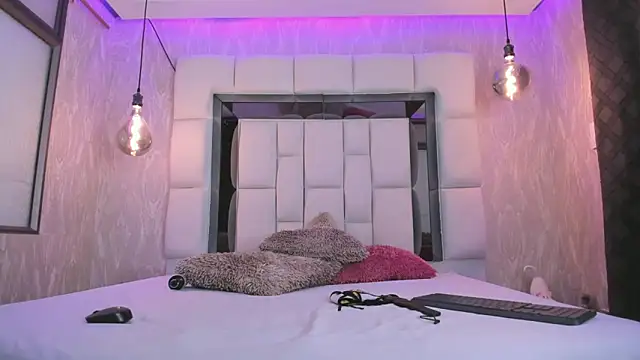 Snapshot of summer_lee_ chatting on 02.11.25 summer lee online show from 02.11.25