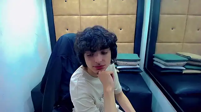 Snapshot of Sr_BonnyEthan chatting on 12.06.24 Sr BonnyEthan online show from 12.06.24