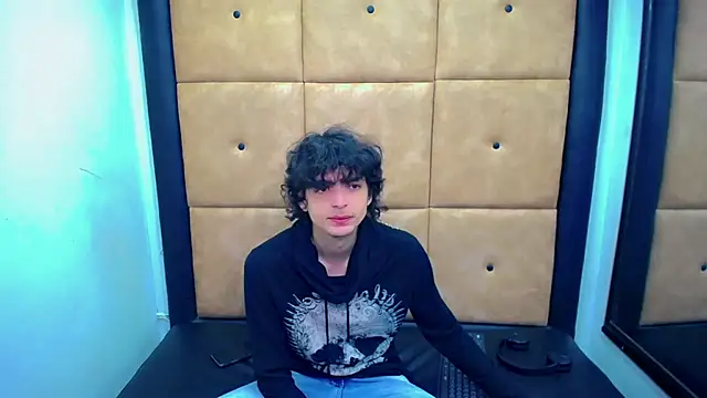 Snapshot of Sr_BonnyEthan chatting on 12.10.24 Sr BonnyEthan online show from 12.10.24