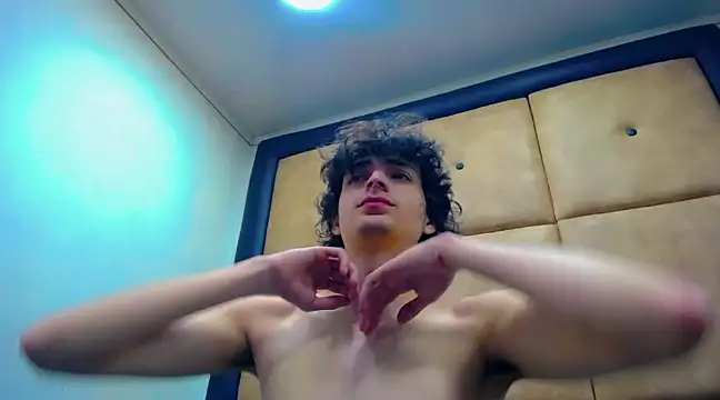 Snapshot of Sr_BonnyEthan chatting on 12.11.24 Sr BonnyEthan online show from 12.11.24