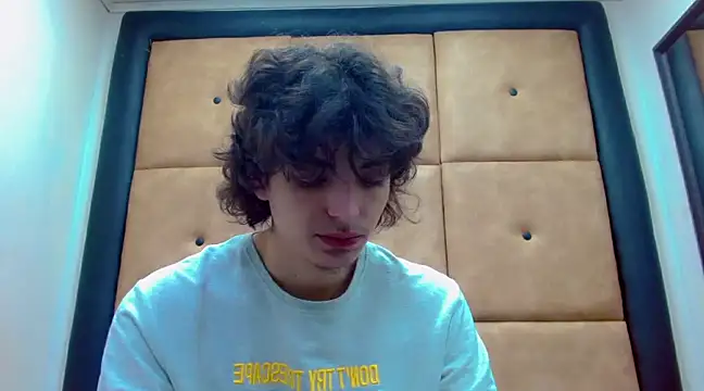 Snapshot of Sr_BonnyEthan chatting on 12.16.24 Sr BonnyEthan online show from 12.16.24