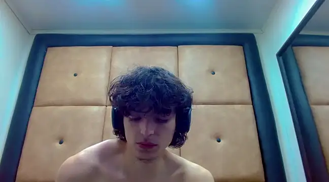 Snapshot of Sr_BonnyEthan chatting on 12.17.24 Sr BonnyEthan online show from 12.17.24