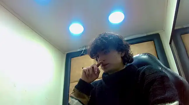 Snapshot of Sr_BonnyEthan chatting on 12.26.24 Sr BonnyEthan online show from 12.26.24