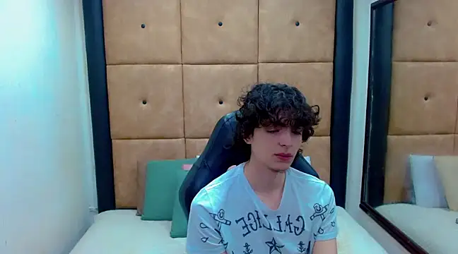 Snapshot of Sr_BonnyEthan chatting on 12.27.24 Sr BonnyEthan online show from 12.27.24