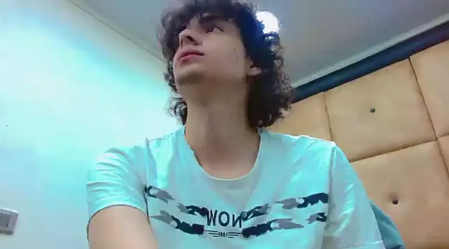 Snapshot of Sr_BonnyEthan chatting on 12.31.24 Sr BonnyEthan online show from 12.31.24