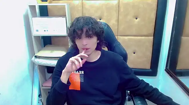 Snapshot of Sr_BonnyEthan chatting on 01.17.25 Sr BonnyEthan online show from 01.17.25