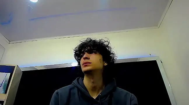 Snapshot of Sr_BonnyEthan chatting on 01.18.25 Sr BonnyEthan online show from 01.18.25