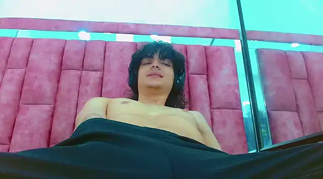 Snapshot of Sr_BonnyEthan chatting on 01.27.25 Sr BonnyEthan online show from 01.27.25