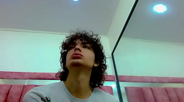 Snapshot of Sr_BonnyEthan chatting on 02.07.25 Sr BonnyEthan online show from 02.07.25