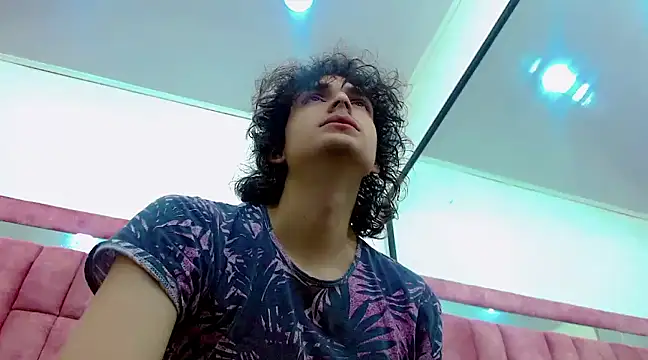 Snapshot of Sr_BonnyEthan chatting on 02.26.25 Sr BonnyEthan online show from 02.26.25