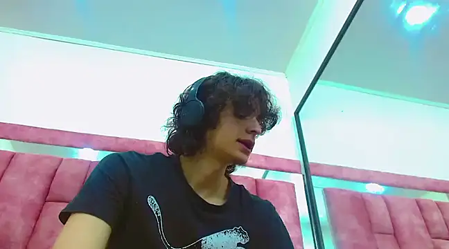 Snapshot of Sr_BonnyEthan chatting on 03.07.25 Sr BonnyEthan online show from 03.07.25