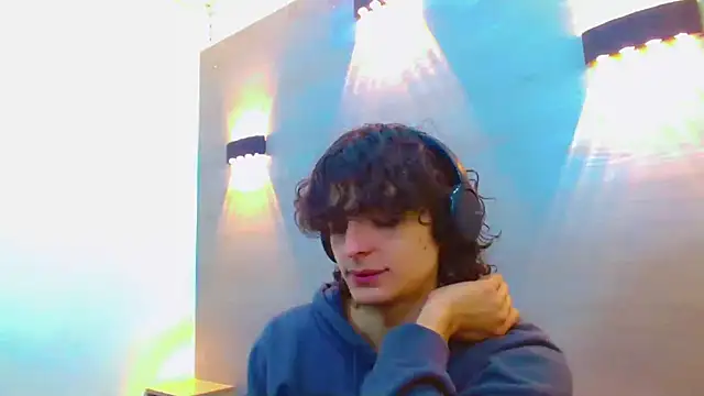 Snapshot of Sr_BonnyEthan chatting on 09.20.25 Sr BonnyEthan online show from 09.20.25