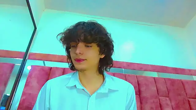 Snapshot of Sr_BonnyEthan chatting on 09.22.25 Sr BonnyEthan online show from 09.22.25