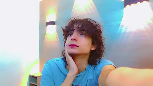 Snapshot of Sr_BonnyEthan chatting on 09.26.25 Sr BonnyEthan online show from 09.26.25