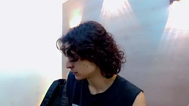 Snapshot of Sr_BonnyEthan chatting on 10.04.25 Sr BonnyEthan online show from 10.04.25