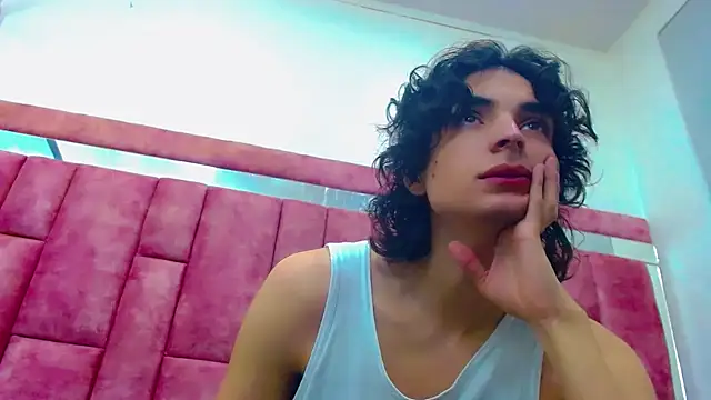 Snapshot of Sr_BonnyEthan chatting on 10.18.25 Sr BonnyEthan online show from 10.18.25