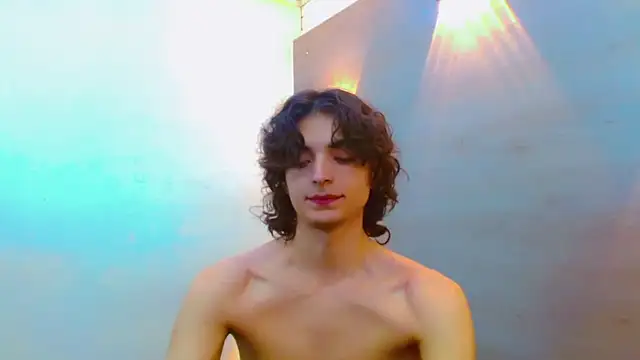 Snapshot of Sr_BonnyEthan chatting on 10.20.25 Sr BonnyEthan online show from 10.20.25