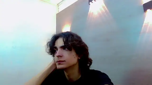 Snapshot of Sr_BonnyEthan chatting on 10.27.25 Sr BonnyEthan online show from 10.27.25