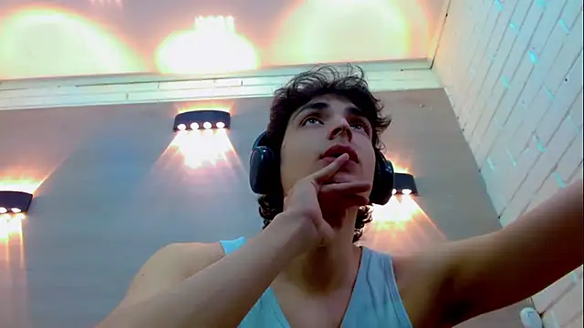 Snapshot of Sr_BonnyEthan chatting on 12.03.25 Sr BonnyEthan online show from 12.03.25