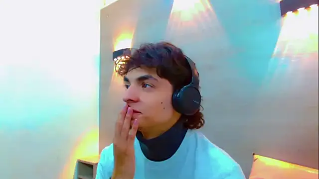 Snapshot of Sr_BonnyEthan chatting on 12.04.25 Sr BonnyEthan online show from 12.04.25