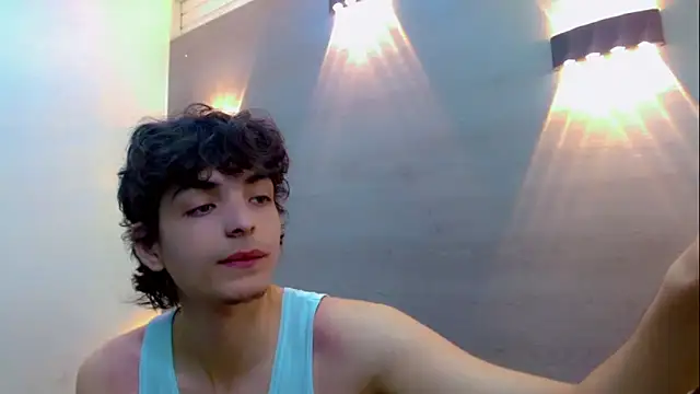 Snapshot of Sr_BonnyEthan chatting on 12.17.25 Sr BonnyEthan online show from 12.17.25