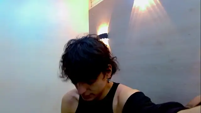 Snapshot of Sr_BonnyEthan chatting on 12.22.25 Sr BonnyEthan online show from 12.22.25