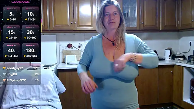 Snapshot of JennaDeluxe chatting on 02.15.26 JennaDeluxe online show from 02.15.26