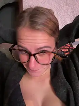 selenaluvv online show from 12.04.25