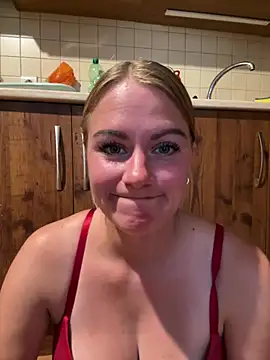 Snapshot of selenaluvv chatting on 07.18.26 selenaluvv online show from 07.18.26