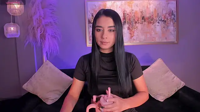 Snapshot of IvannaRussell chatting on 12.19.24 IvannaRussell online show from 12.19.24
