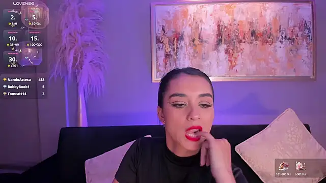 Snapshot of IvannaRussell chatting on 12.19.24 IvannaRussell online show from 12.19.24