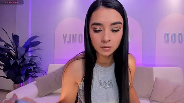 Snapshot of IvannaRussell chatting on 12.24.24 IvannaRussell online show from 12.24.24