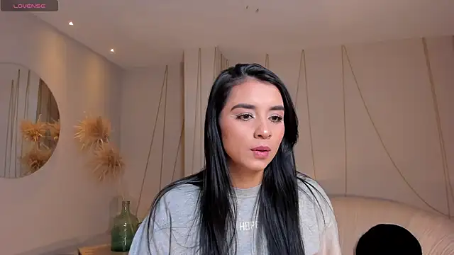 Snapshot of IvannaRussell chatting on 02.17.25 IvannaRussell online show from 02.17.25
