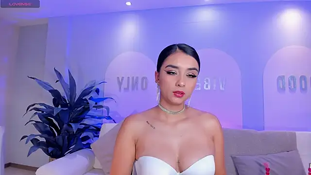 Snapshot of IvannaRussell chatting on 02.18.25 IvannaRussell online show from 02.18.25