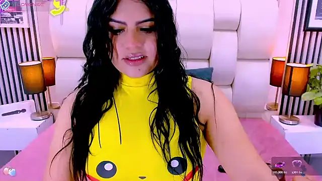 Snapshot of sarah_cream chatting on 12.22.25 sarah cream online show from 12.22.25