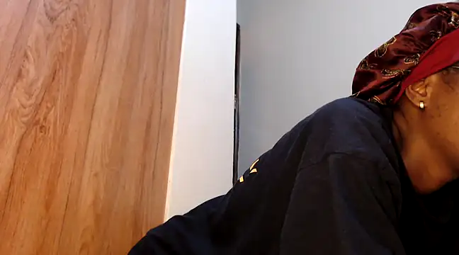 Snapshot of wetpussy_ebony chatting on 02.25.25 wetpussy ebony online show from 02.25.25