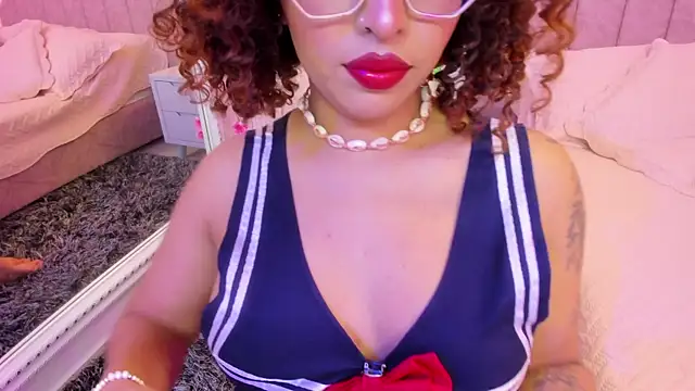 Snapshot of MadelaineJones chatting on 06.27.26 MadelaineJones online show from 06.27.26